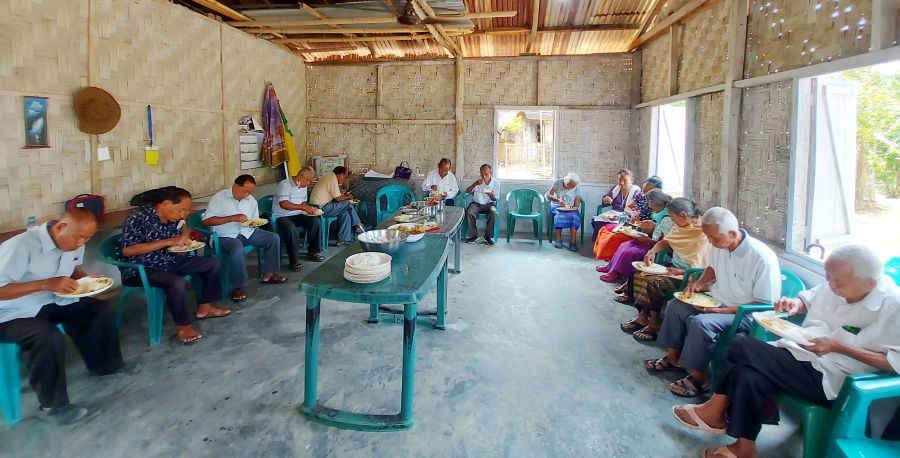 The International Day of Older Persons was celebrated at Yimkümmer Senior Citizens Day Care Centre on October 1, at Yimkümmer House, Tuli Town under the theme ‘An exemplary life.’ The day was marked by the sharing of the Word, prayer, and peer interaction, followed by a feast.
